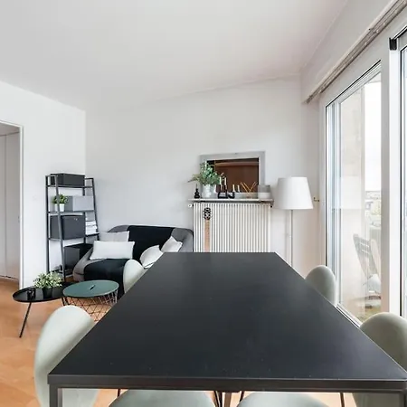 Avec Vue Incontournable * باريس